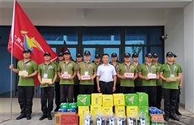 心系员工送粽子 浓情端午暖人心 —端午节前公司慰问基层一线员工