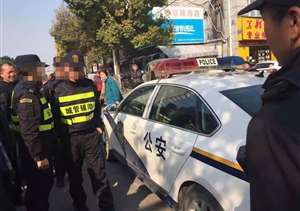 菜场小偷大胆作案  宗保特保英勇擒拿 —周浦市容项目抓获小偷