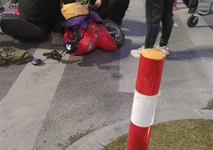 两车相撞人受伤 热心员工帮送医——浙江民泰公司员工热心帮助车祸